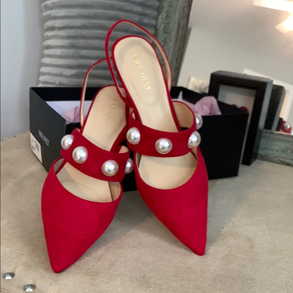 Nine West Ariene Red Heels with Kitten Heel and Suede Finish 8.5m NIB